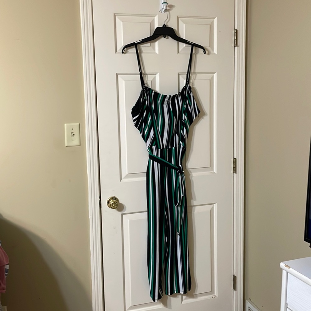 Cute, capri INC jumpsuit!! A must have!!